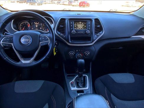 Used 2017 Jeep Cherokee Sport image 15