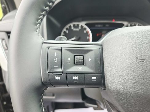 Used 2025 Nissan Rogue SV FWD image 19