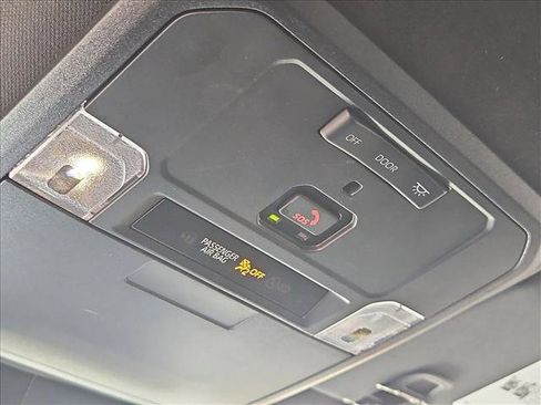 Certified 2025 Toyota Tacoma SR5 AWD/4WD image 20