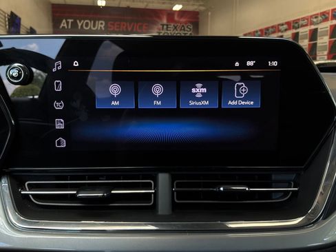 Used 2025 Chevrolet Trax LT w/ LT Convenience Package FWD image 30