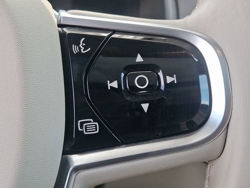 Used 2020 Volvo XC90 T6 Momentum image 24