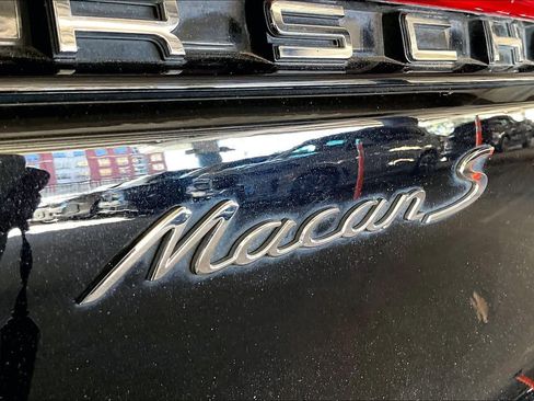 Used 2023 Porsche Macan S image 9