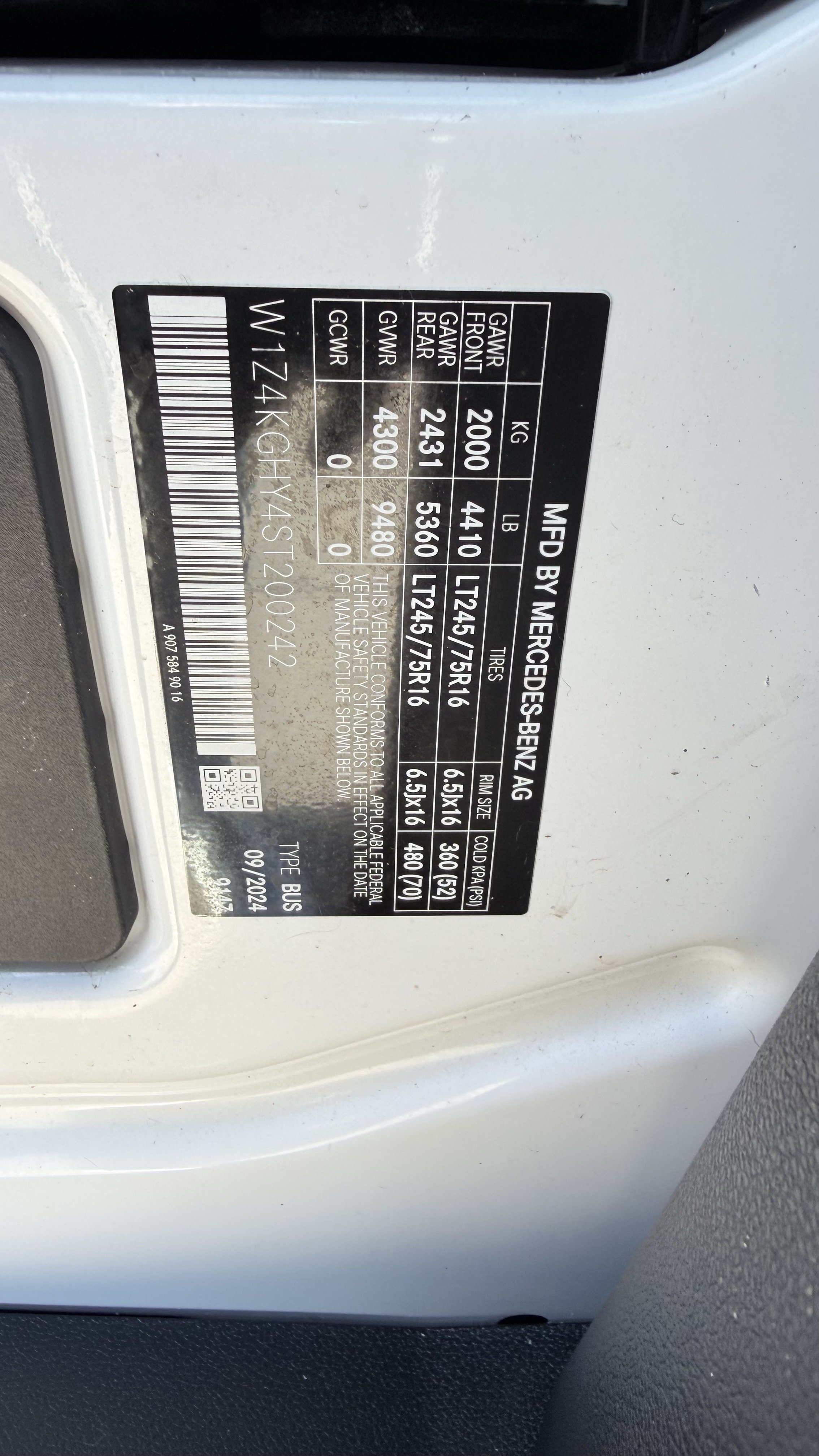 Used 2025 Mercedes-Benz Sprinter 2500 image 27