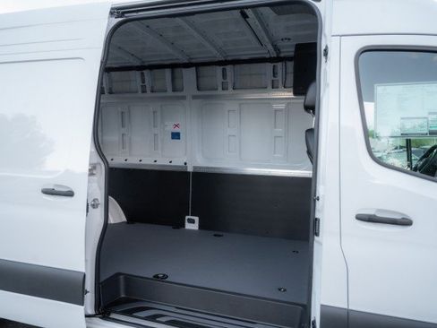 Used 2025 Mercedes-Benz Sprinter 2500 image 12