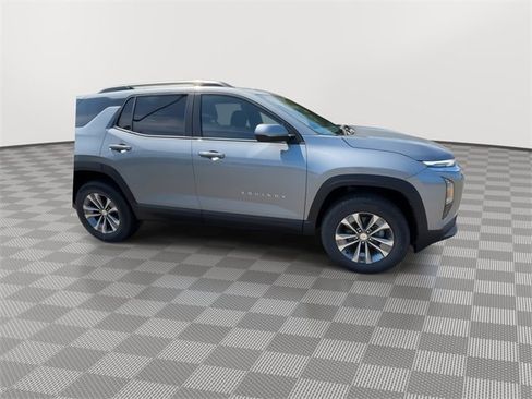 New 2025 Chevrolet Equinox LT image 2