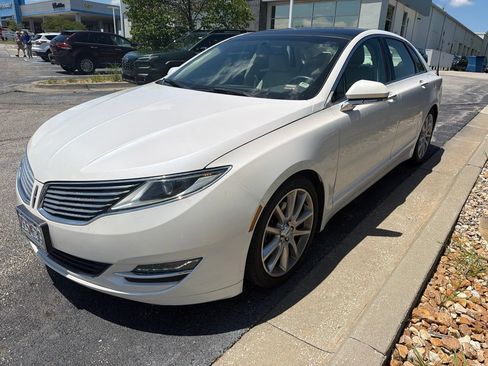 Used 2013 Lincoln MKZ FWD image 2