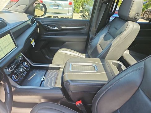 Used 2022 GMC Yukon Denali AWD/4WD image 27