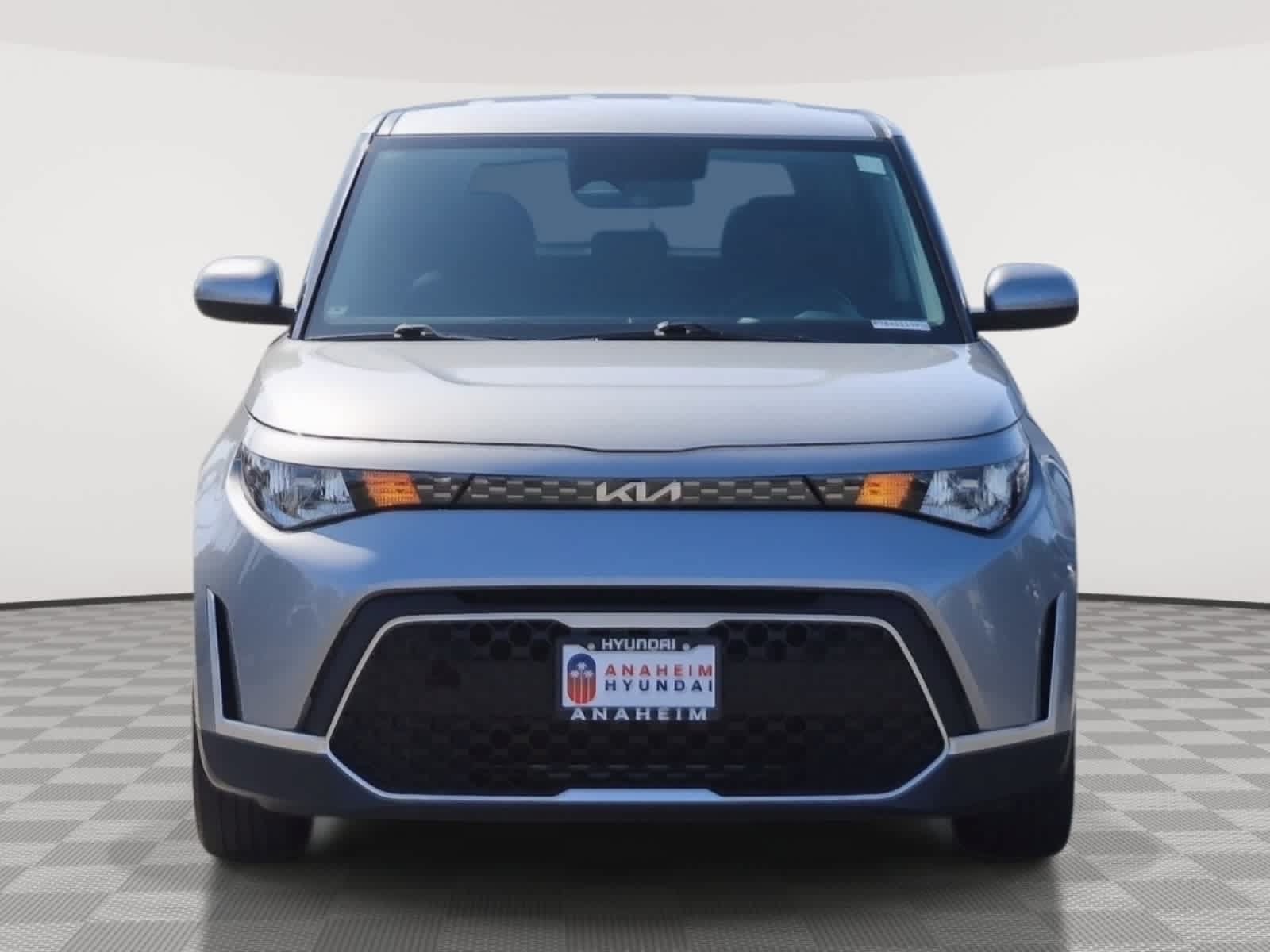 Used 2023 Kia Soul LX FWD image 2