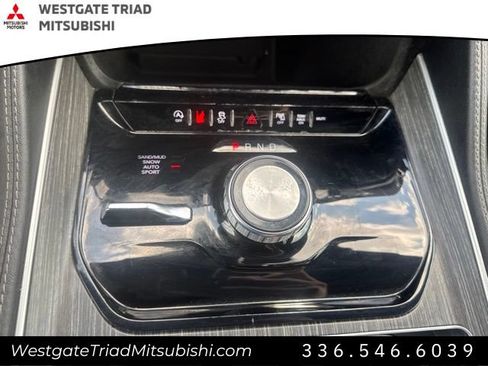 Used 2024 Jeep Wagoneer L Series II AWD/4WD image 25