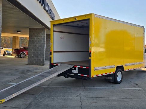 Used 2024 Ford E-350 and Econoline 350 Super Duty w/ Driver's Safety Package image 10