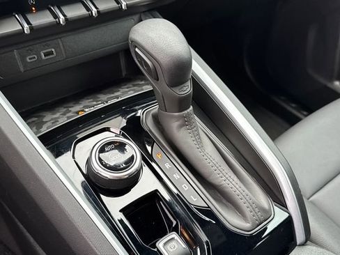 Used 2025 Chevrolet Colorado Trail Boss image 21