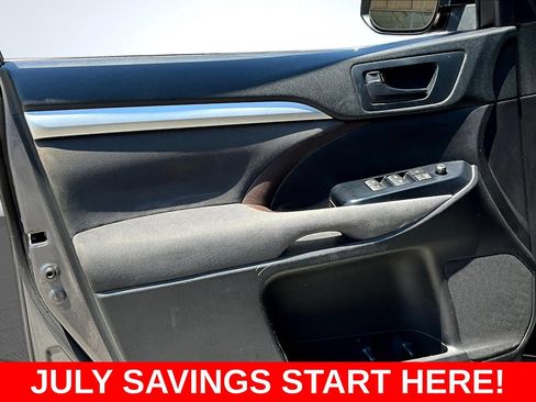 Used 2019 Toyota Highlander LE FWD image 27