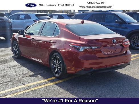 Used 2022 Toyota Camry XLE image 3