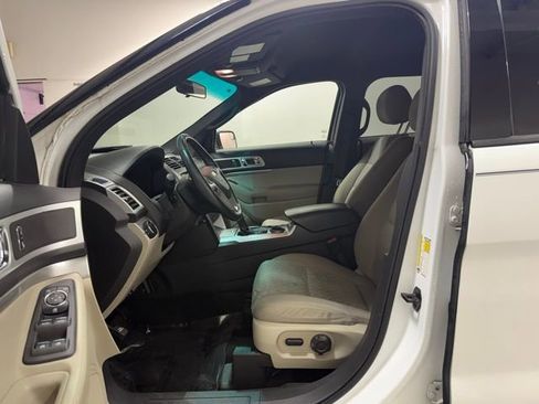 Used 2014 Ford Explorer XLT image 11