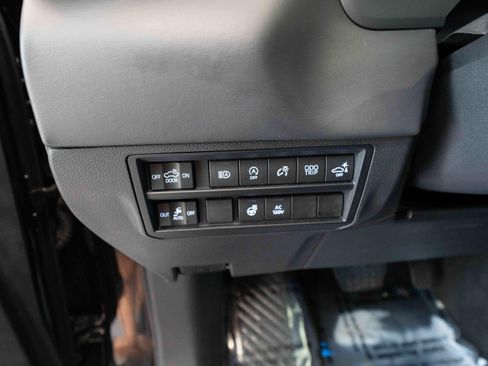 Used 2022 Toyota Tundra Platinum w/ Advanced Package AWD/4WD image 11