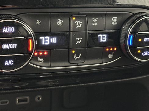 Used 2020 Buick Encore GX Select image 23