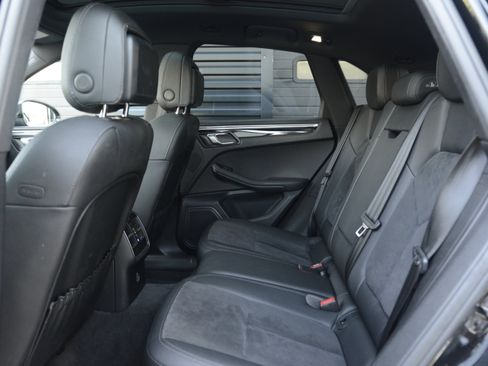 Certified 2019 Porsche Macan AWD/4WD image 30
