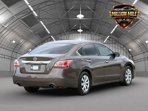 Used 2015 Nissan Altima 2.5 S FWD image 9
