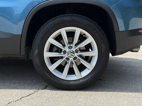 Used 2017 Volkswagen Tiguan Limited w/ Alloy Wheels Package FWD image 4