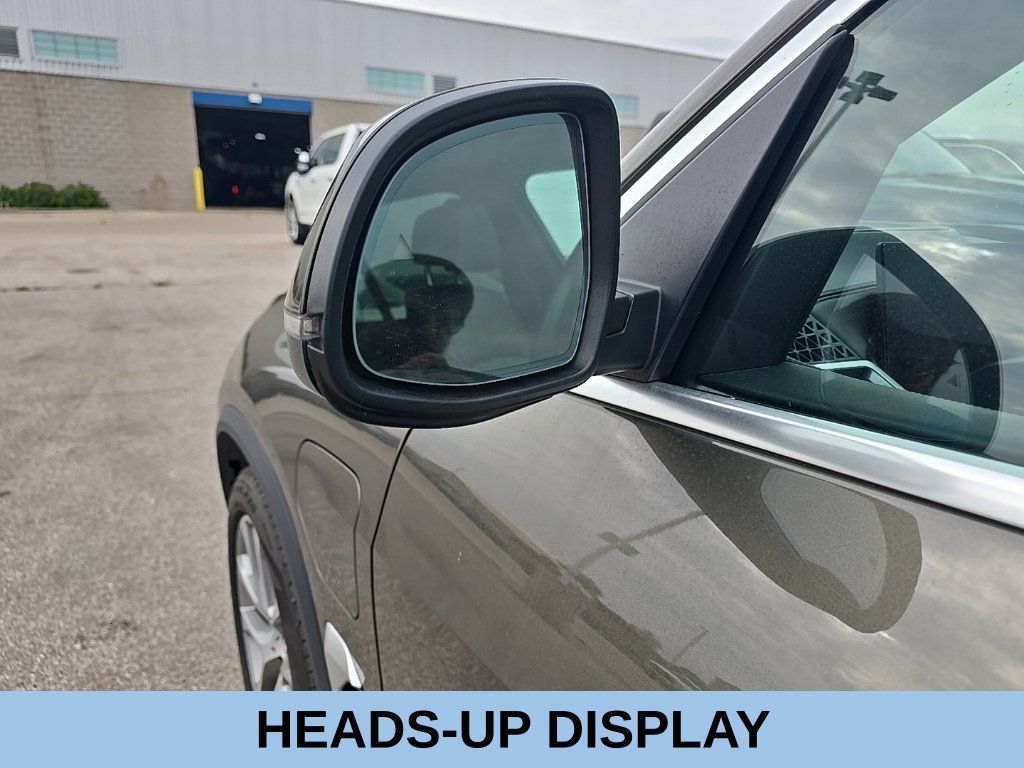 Used 2025 BMW X5 xDrive50e AWD/4WD image 6