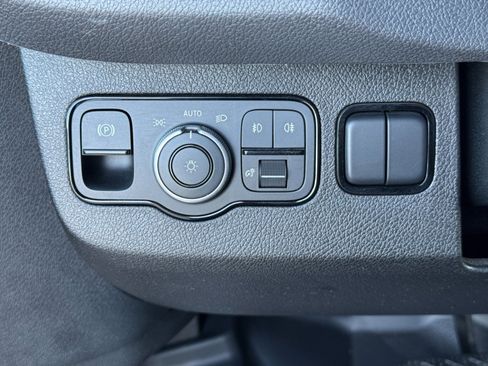 Used 2024 Mercedes-Benz Sprinter 2500 image 17