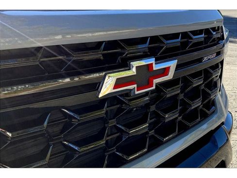 Used 2024 Chevrolet Silverado 2500 ZR2 w/ Technology Package image 32