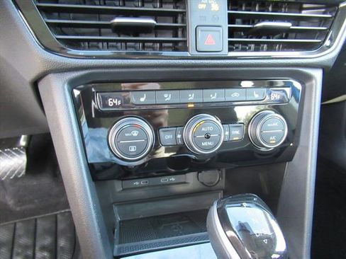 Used 2024 Volkswagen Taos SE FWD image 23