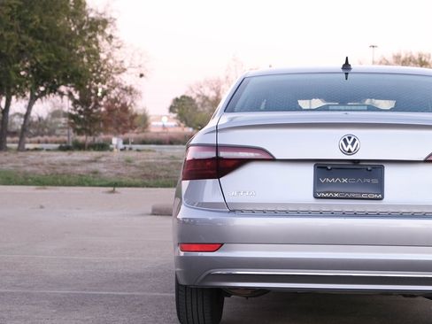 Used 2021 Volkswagen Jetta SE w/ SE Cold Weather Package image 10