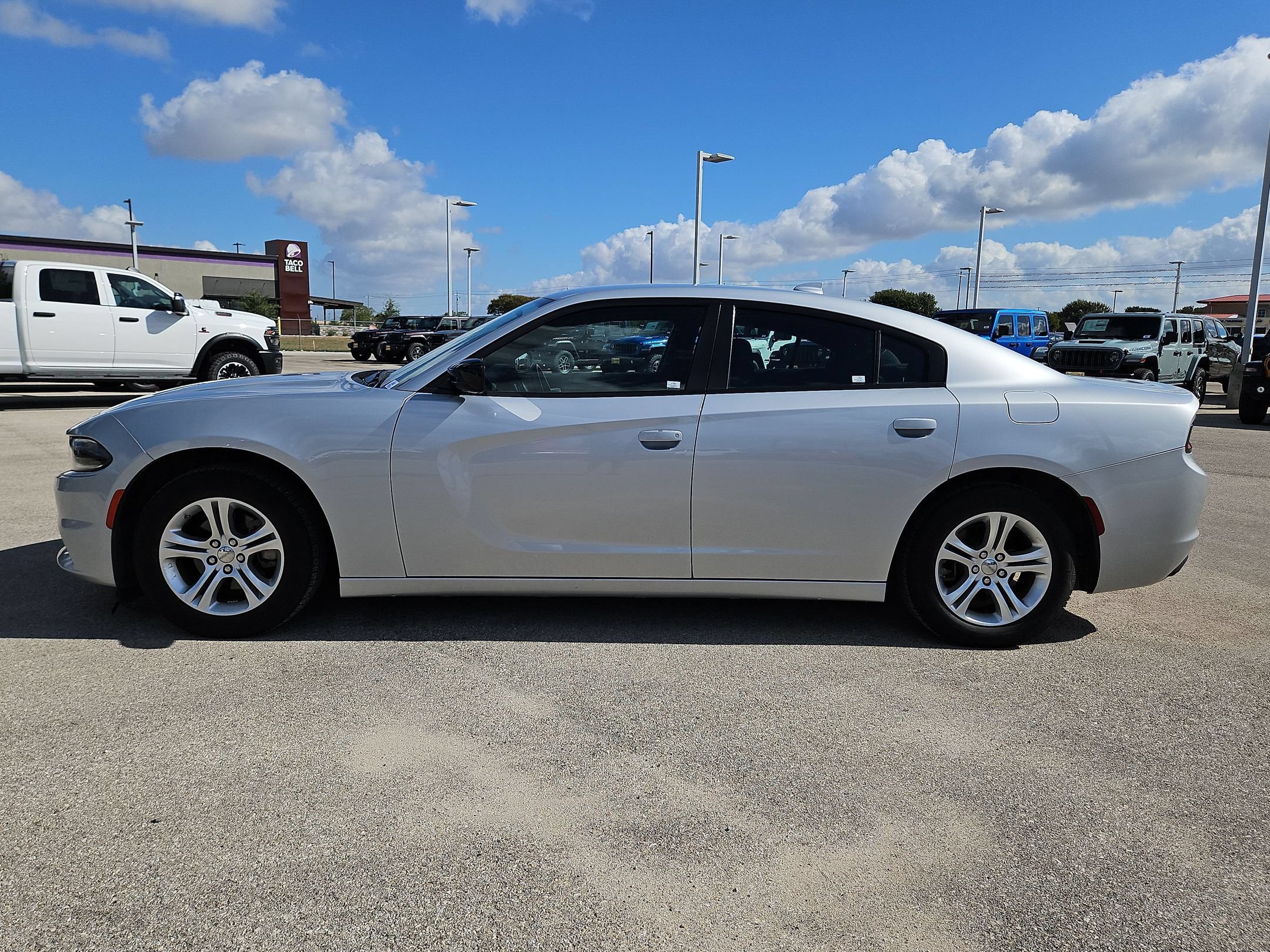 Used 2023 Dodge Charger SXT RWD image 6