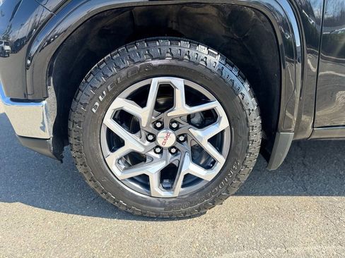 Used 2024 GMC Sierra 1500 SLT image 3