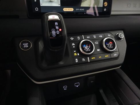 Used 2023 Land Rover Defender 110 SE image 33