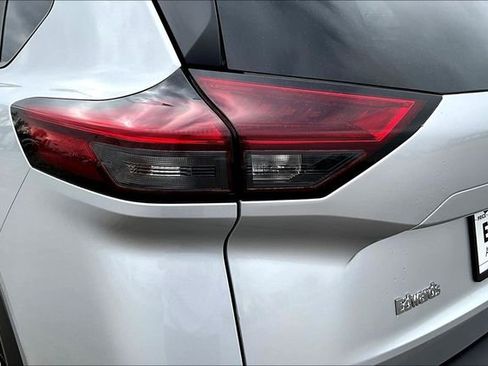 Used 2023 Nissan Rogue SV FWD image 22
