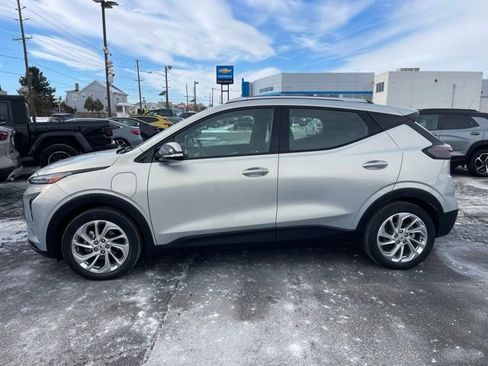 Certified 2023 Chevrolet Bolt EUV LT w/ Comfort Package image 4