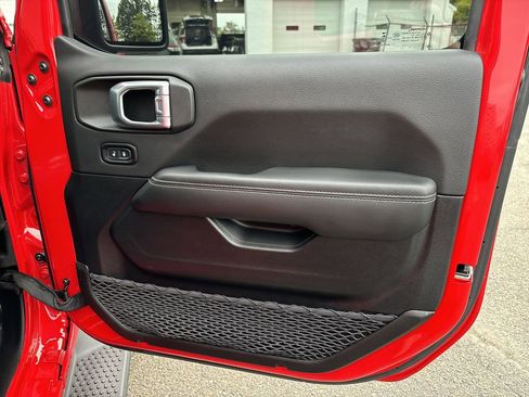 Used 2022 Jeep Wrangler Unlimited Sahara w/ Cold Weather Group image 15