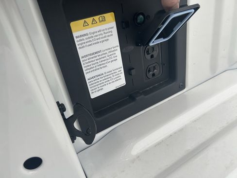 New 2025 Ford F150 Lariat w/ Equipment Group 502A High image 20