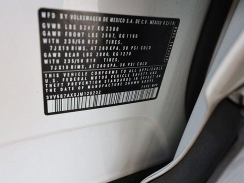 Used 2018 Volkswagen Tiguan SEL Premium image 38