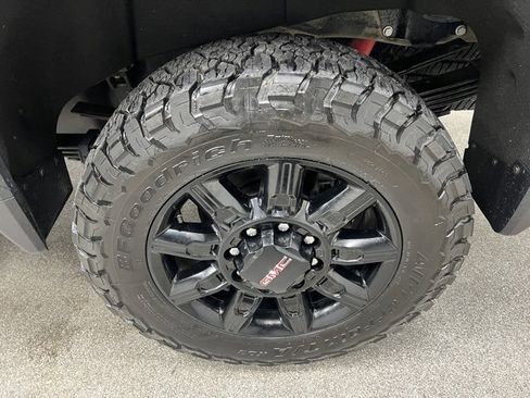 Used 2025 GMC Sierra 3500 AT4 w/ AT4 Premium Plus Package image 19