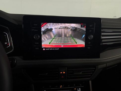 Used 2025 Volkswagen Jetta SEL image 22