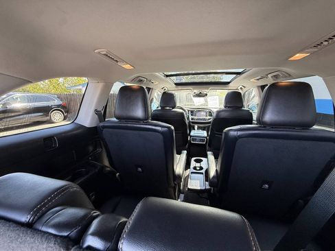 Used 2017 Toyota Highlander Limited Platinum AWD/4WD image 21