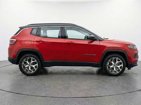 Used 2025 Jeep Compass Limited AWD/4WD image 11