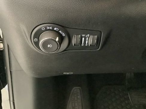 Certified 2025 Jeep Compass Latitude w/ Convenience Group AWD/4WD image 26