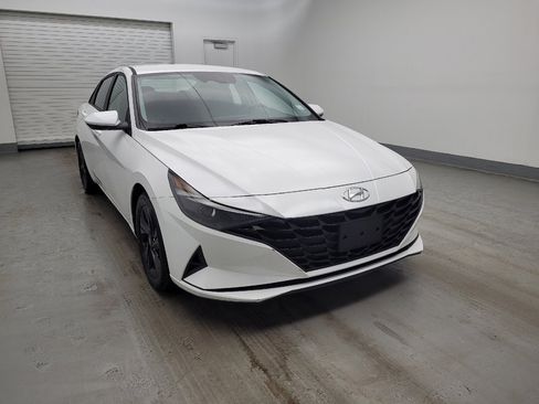 Used 2021 Hyundai Elantra SEL FWD image 14