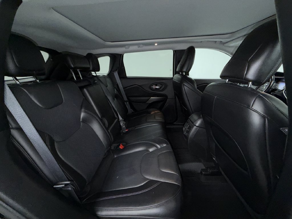 Used 2021 Jeep Cherokee Limited AWD/4WD image 17