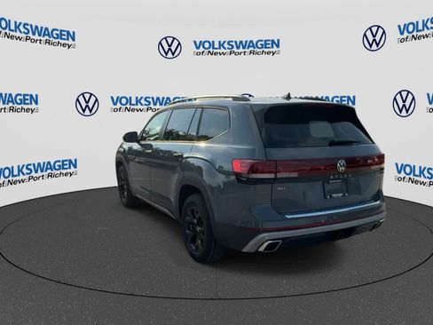 Used 2024 Volkswagen Atlas Peak Edition SEL AWD/4WD image 6