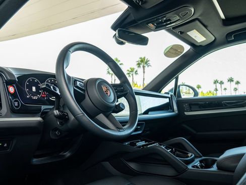 Certified 2026 Porsche Cayenne AWD/4WD image 4