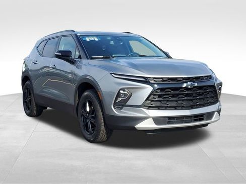 Used 2023 Chevrolet Blazer LT w/ Midnight/Sport Edition FWD image 7
