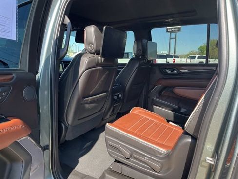 Used 2024 GMC Yukon XL Denali Ultimate AWD/4WD image 28