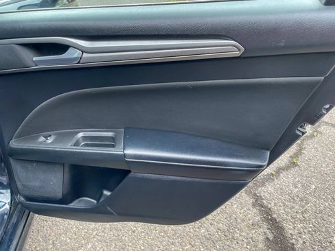 Used 2020 Ford Fusion SE FWD image 34