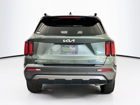 Used 2023 Kia Sorento S AWD/4WD image 7