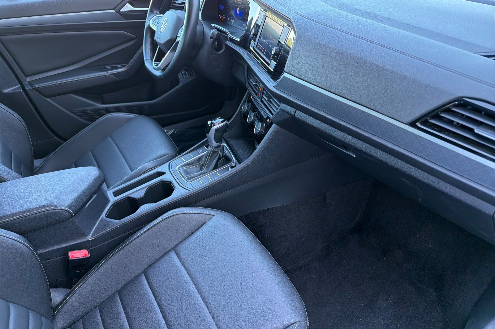 Used 2024 Volkswagen Jetta SE FWD image 14